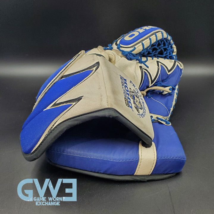 Felix Potvin Signed Game Worn  Gloves 1995-1996 Toronto Maple Leafs AS-03074 - SOLD